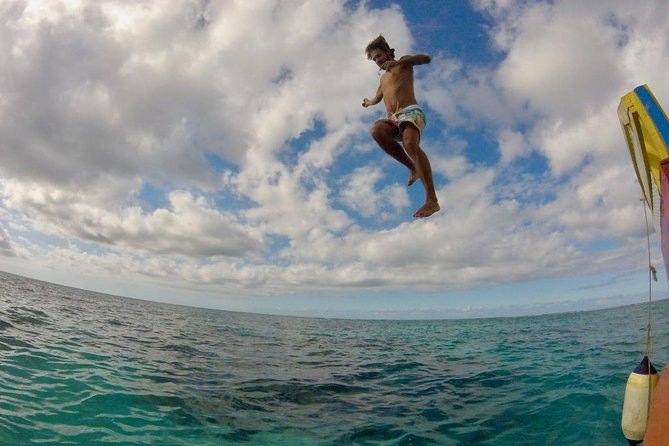 Coastline Snorkel and BBQ - Fun-fishing and sightseeing: how you fill the in-between time